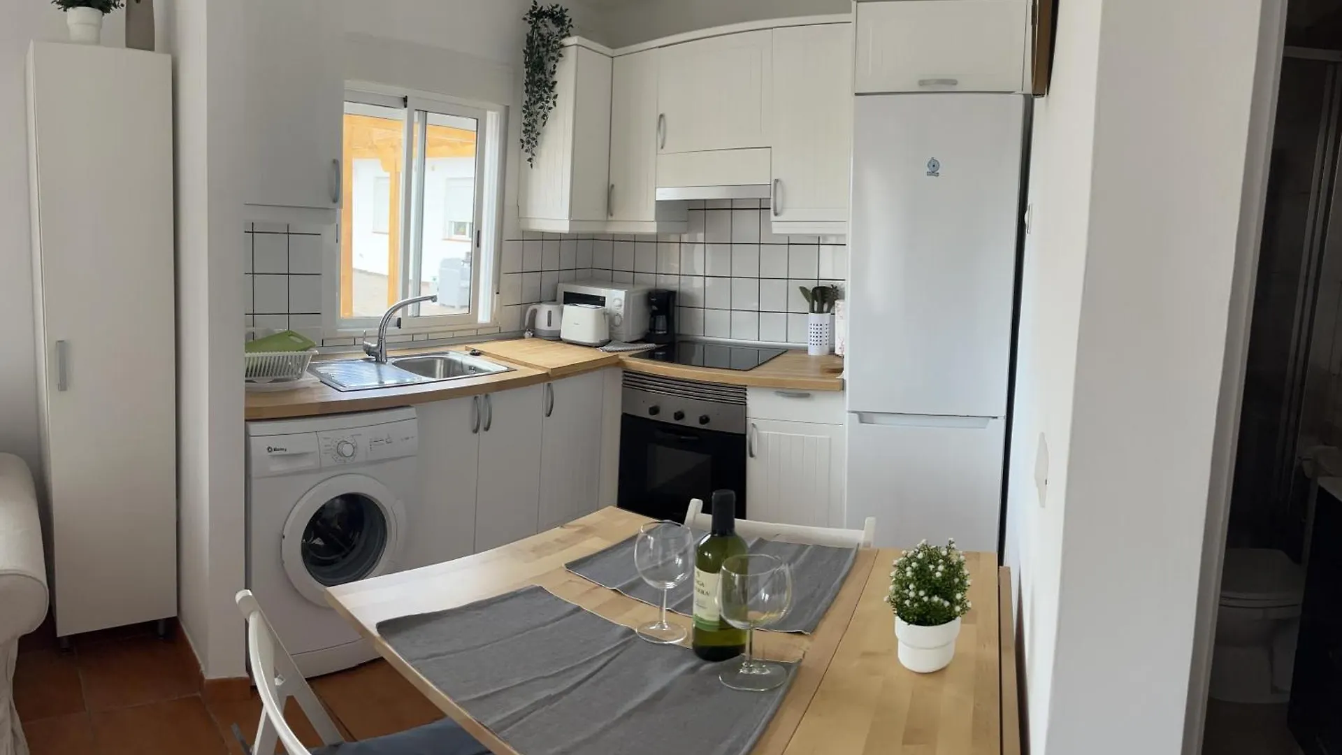 2 Bedroom Apartments Los Cristianos Beach Tenerife Tamaragua Arona  Dom wakacyjny Arona (Tenerife)